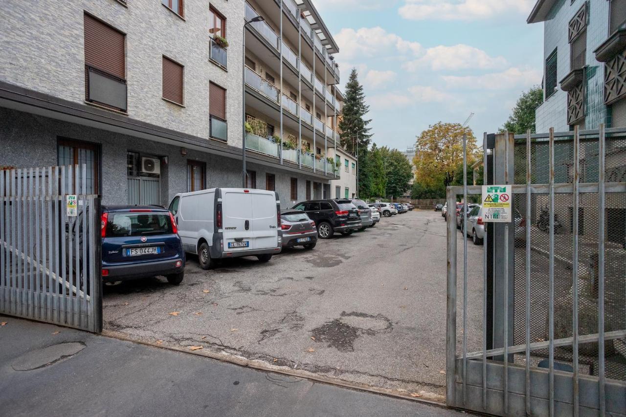 Free Parkinga Due Passi Da Navigli Con Balcone Apartamento Milão Exterior foto